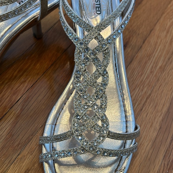 Unlisted by Kenneth Cole kitten heel shoes - Picture 3 of 5